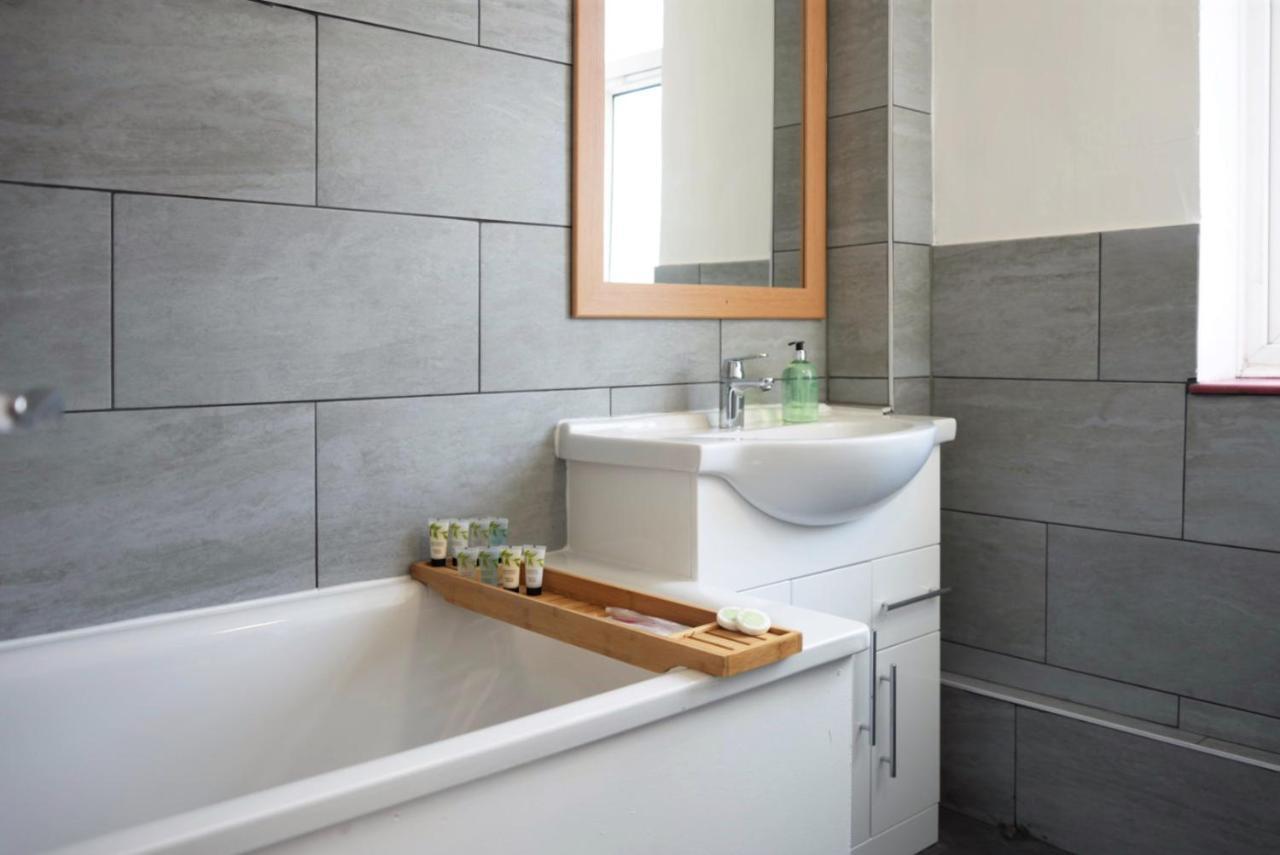 Sophie Place In Vauxhall - 3 Double Beds, 1 Sofa Bed, Spacious 런던 외부 사진